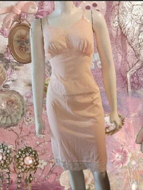 Vtg 50s 60s seamprufe Sz 36=US M soft pink slip dress With Lace Bodice